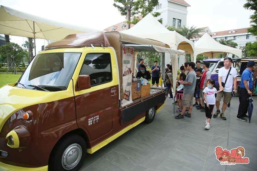 【台南景點】全台第一間以行李箱為主題的觀光工廠!這裡不只能開遊艇,還能環遊世界:萬國通路創意觀光工廠 - 熱血玩台南。跳躍新世界
