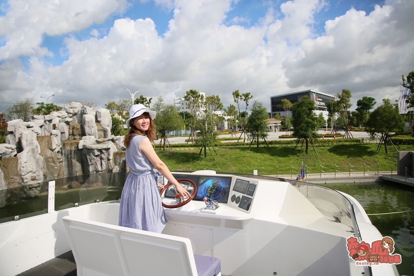 【台南景點】全台第一間以行李箱為主題的觀光工廠!這裡不只能開遊艇,還能環遊世界:萬國通路創意觀光工廠 - 熱血玩台南。跳躍新世界