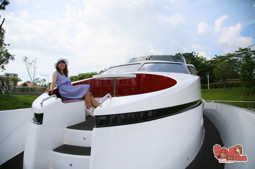 【台南景點】全台第一間以行李箱為主題的觀光工廠!這裡不只能開遊艇,還能環遊世界:萬國通路創意觀光工廠 - 熱血玩台南。跳躍新世界