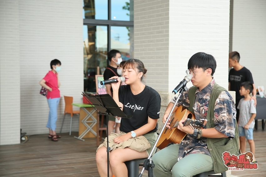 【台南景點】全台第一間以行李箱為主題的觀光工廠!這裡不只能開遊艇,還能環遊世界:萬國通路創意觀光工廠 - 熱血玩台南。跳躍新世界