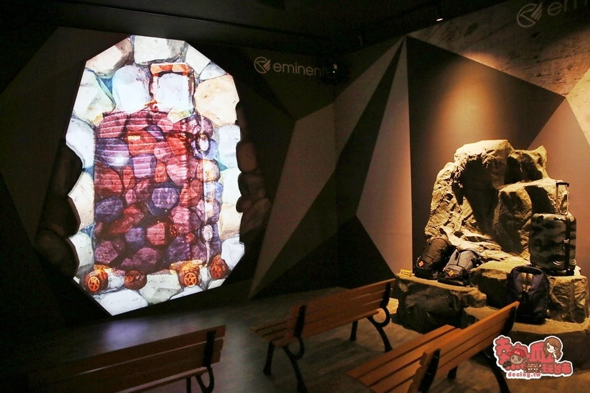 【台南景點】全台第一間以行李箱為主題的觀光工廠!這裡不只能開遊艇,還能環遊世界:萬國通路創意觀光工廠 - 熱血玩台南。跳躍新世界