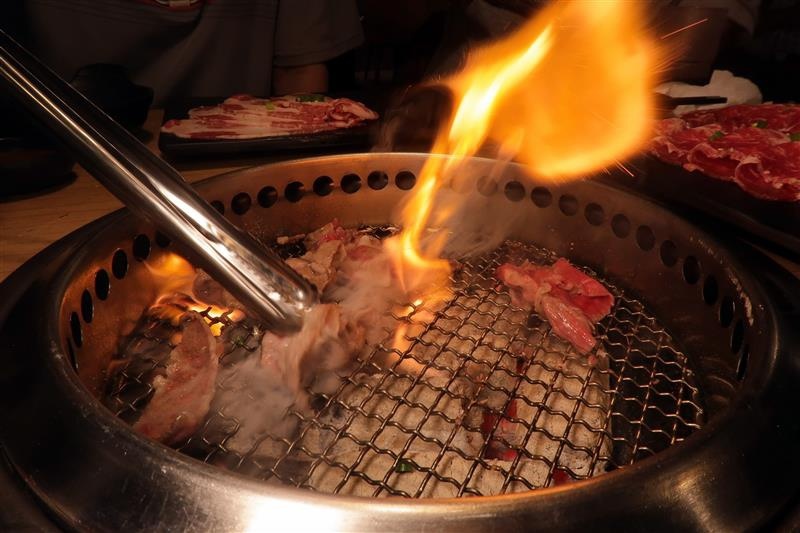 板橋燒肉吃到飽 燒肉殿 板橋耶誕城033.jpg 板橋燒肉吃到飽 燒肉殿 板橋耶誕城033.jpg