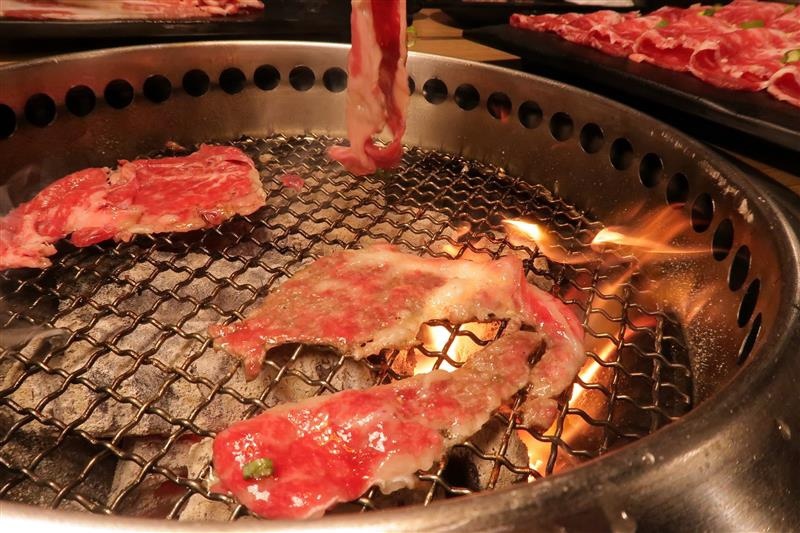 板橋燒肉吃到飽 燒肉殿 板橋耶誕城034.jpg 板橋燒肉吃到飽 燒肉殿 板橋耶誕城034.jpg