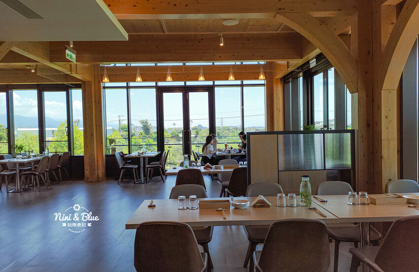宜蘭員山景點| 棗稻田食玩農創空間，田中央大玻璃屋，周邊有魚池與落羽松大停車場 Nini and Blue 玩樂食記