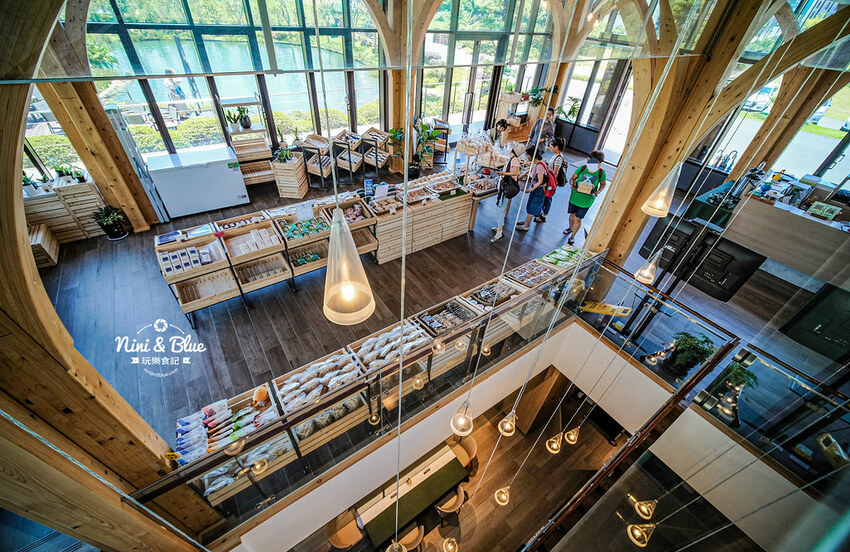 宜蘭員山景點| 棗稻田食玩農創空間，田中央大玻璃屋，周邊有魚池與落羽松大停車場 Nini and Blue 玩樂食記