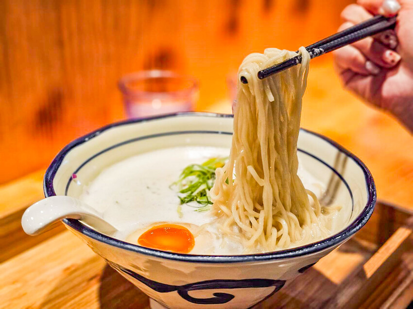 桃園市中壢區翔大拉麵店｜泡系拉麵吃過沒？有著猶如卡布奇諾般細緻泡泡的極品雞豚拉麵