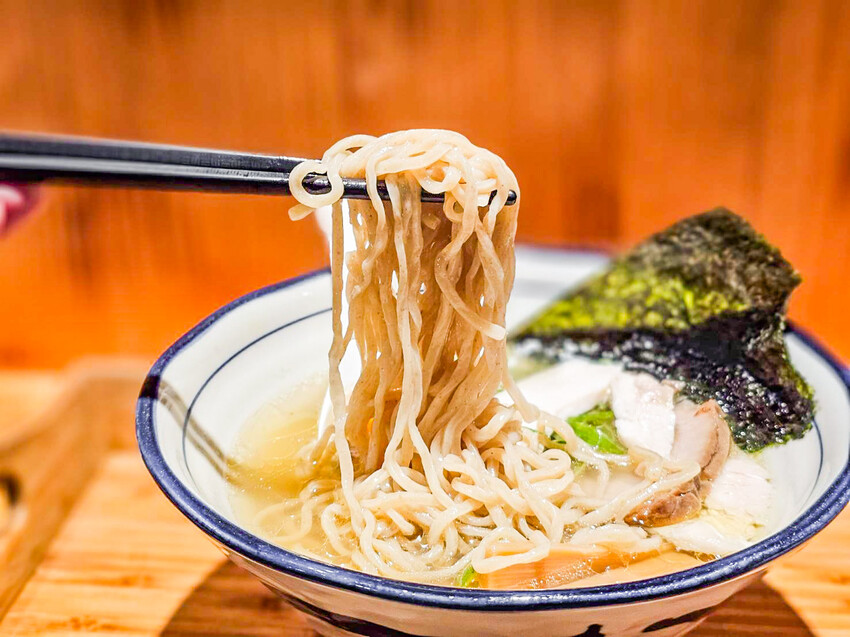 桃園市中壢區翔大拉麵店｜泡系拉麵吃過沒？有著猶如卡布奇諾般細緻泡泡的極品雞豚拉麵