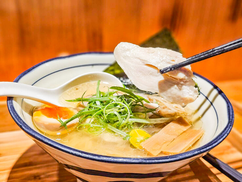 桃園市中壢區翔大拉麵店｜泡系拉麵吃過沒？有著猶如卡布奇諾般細緻泡泡的極品雞豚拉麵