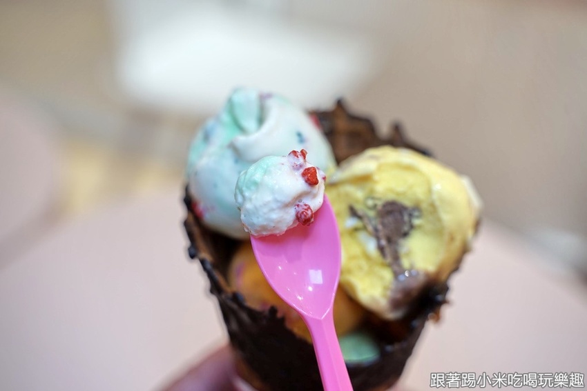 31冰淇淋巨城店。來自美國加州的網美色彩繽紛的冰淇淋專賣店!