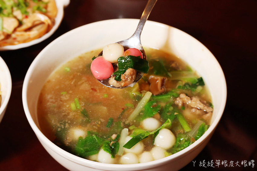 新竹美食小吃推薦光華魷魚羹！一碗五十元可吃到三種料！古早味客家湯圓、麵疙瘩、米苔目