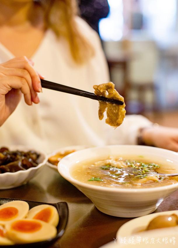 新竹美食小吃推薦光華魷魚羹!一碗五十元可吃到三種料!古早味客家湯圓、麵疙瘩、米苔目