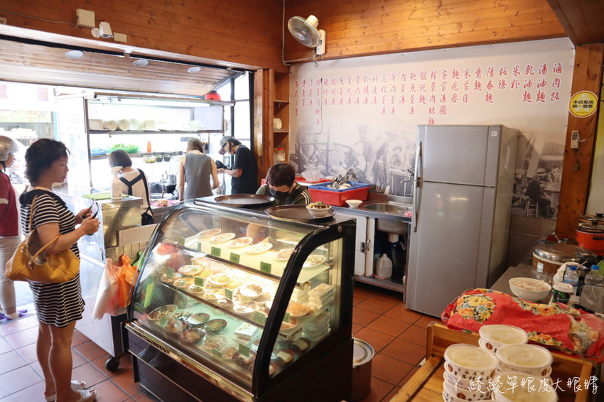 新竹美食小吃推薦光華魷魚羹!一碗五十元可吃到三種料!古早味客家湯圓、麵疙瘩、米苔目