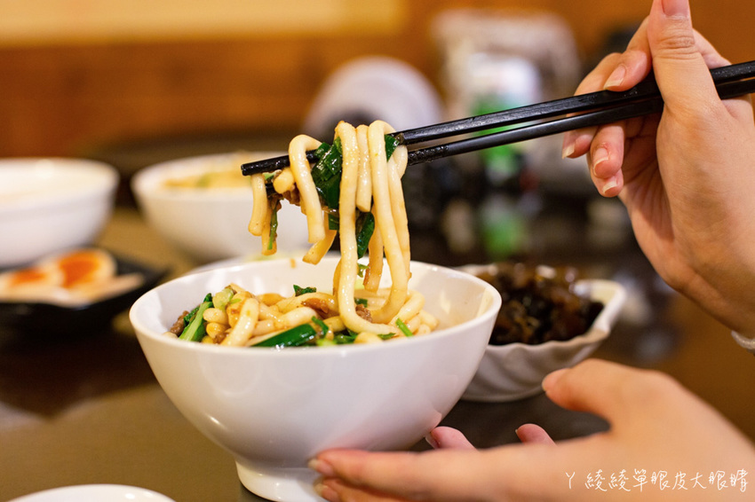 新竹美食小吃推薦光華魷魚羹!一碗五十元可吃到三種料!古早味客家湯圓、麵疙瘩、米苔目