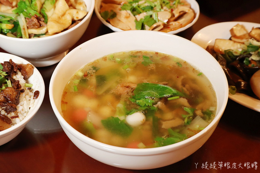 新竹美食小吃推薦光華魷魚羹!一碗五十元可吃到三種料!古早味客家湯圓、麵疙瘩、米苔目