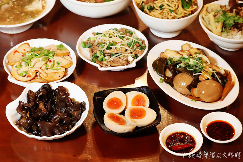 新竹美食小吃推薦光華魷魚羹!一碗五十元可吃到三種料!古早味客家湯圓、麵疙瘩、米苔目