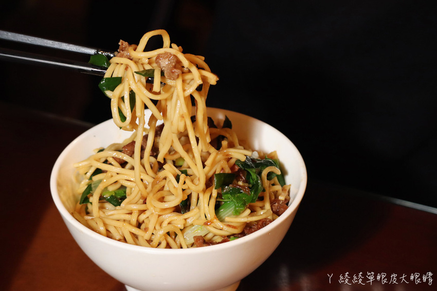 新竹美食小吃推薦光華魷魚羹!一碗五十元可吃到三種料!古早味客家湯圓、麵疙瘩、米苔目