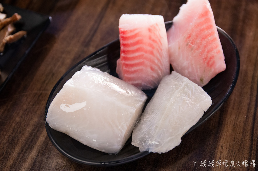 蒙古紅火鍋插旗桃園!桃園中壢火鍋吃到飽推薦,百種火鍋食材無限量供應!快跟臉一樣大的安格斯牛肉