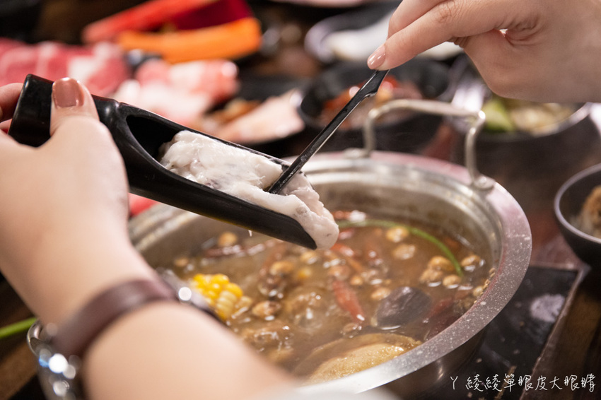 蒙古紅火鍋插旗桃園!桃園中壢火鍋吃到飽推薦,百種火鍋食材無限量供應!快跟臉一樣大的安格斯牛肉