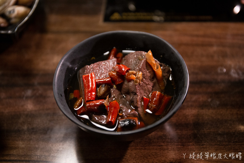 蒙古紅火鍋插旗桃園！桃園中壢火鍋吃到飽推薦，百種火鍋食材無限量供應！快跟臉一樣大的安格斯牛肉