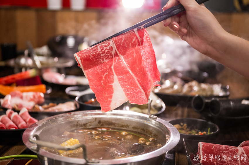 蒙古紅火鍋插旗桃園!桃園中壢火鍋吃到飽推薦,百種火鍋食材無限量供應!快跟臉一樣大的安格斯牛肉