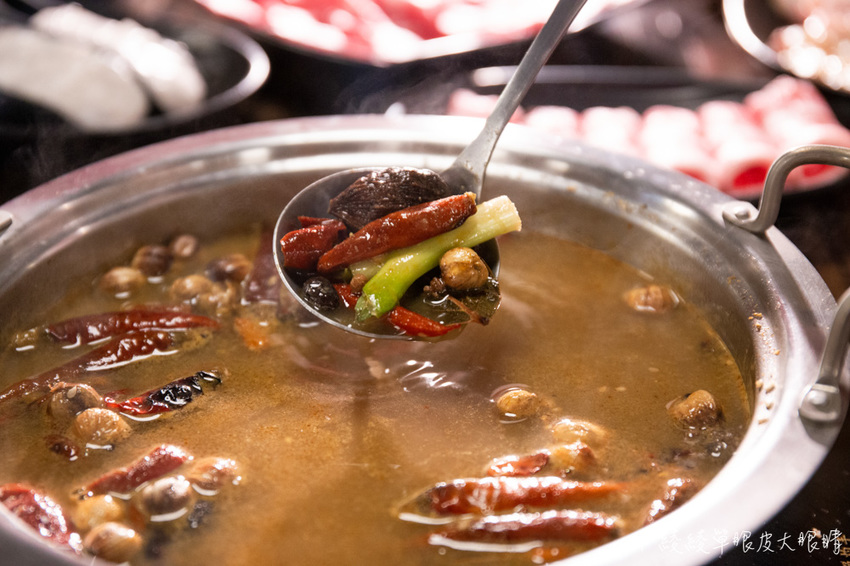 蒙古紅火鍋插旗桃園!桃園中壢火鍋吃到飽推薦,百種火鍋食材無限量供應!快跟臉一樣大的安格斯牛肉