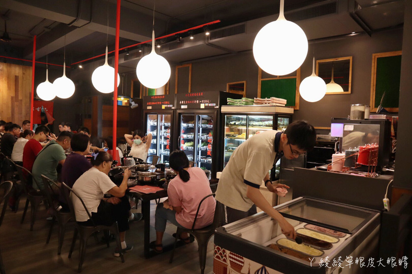 蒙古紅火鍋插旗桃園！桃園中壢火鍋吃到飽推薦，百種火鍋食材無限量供應！快跟臉一樣大的安格斯牛肉