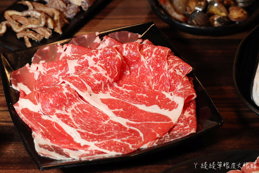 蒙古紅火鍋插旗桃園!桃園中壢火鍋吃到飽推薦,百種火鍋食材無限量供應!快跟臉一樣大的安格斯牛肉