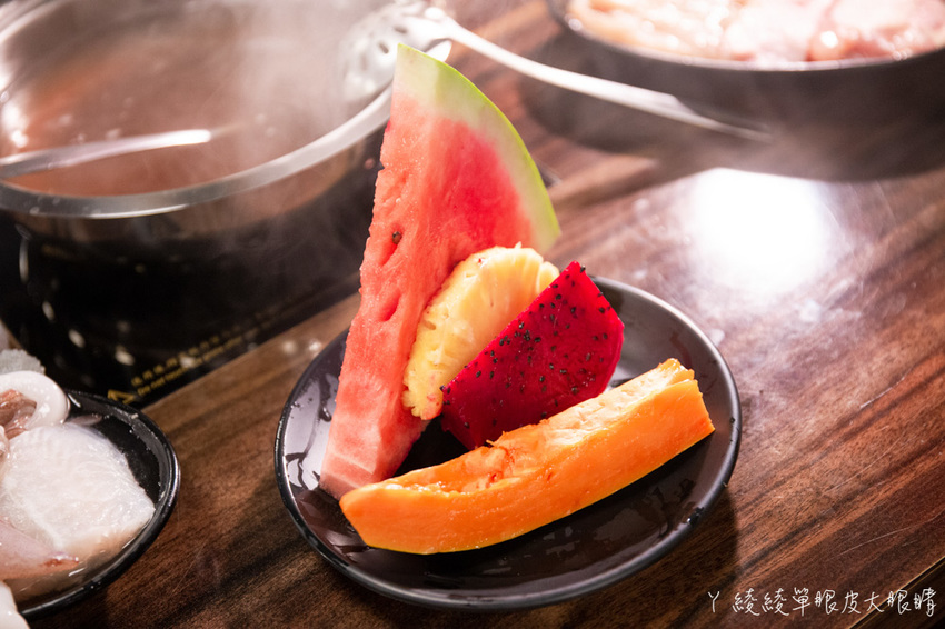 蒙古紅火鍋插旗桃園!桃園中壢火鍋吃到飽推薦,百種火鍋食材無限量供應!快跟臉一樣大的安格斯牛肉