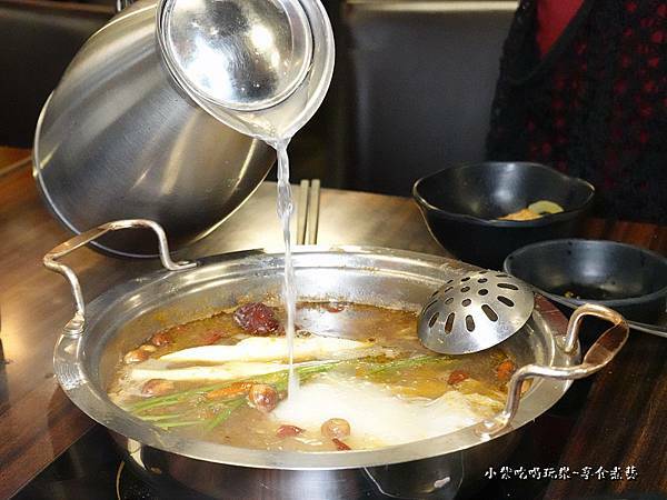 自己加湯-蒙古紅中壢店 (2).jpg