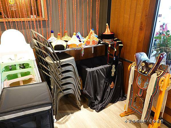 兒童餐椅-蒙古紅中壢店.jpg