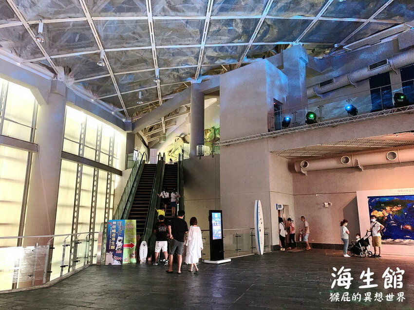 全台最大屏東墾丁海生館!偶像劇必拍景點!小白鯨超級可愛很會自拍,工讀生出來歐!