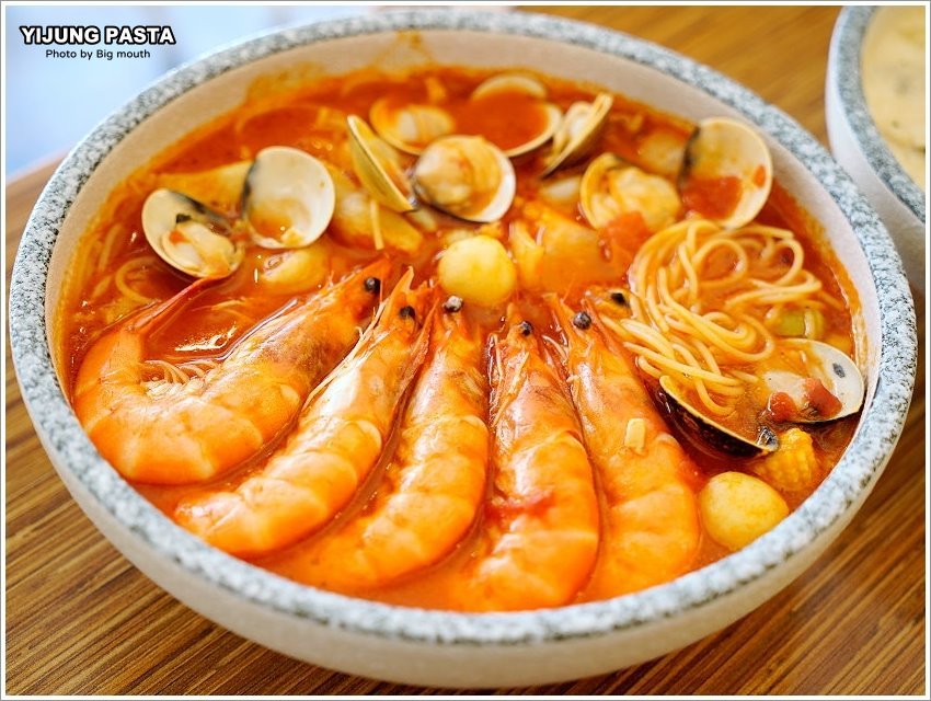 【桃園美食】義匠義式湯麵．義大利湯麵香濃美味，料多實在，澎湃大碗!