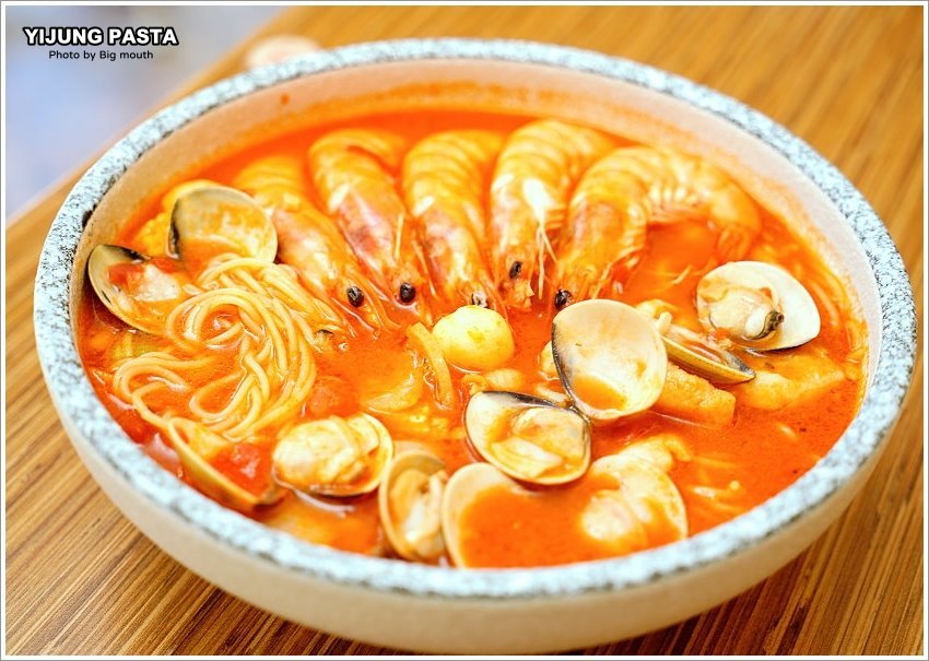 【桃園美食】義匠義式湯麵．義大利湯麵香濃美味，料多實在，澎湃大碗!