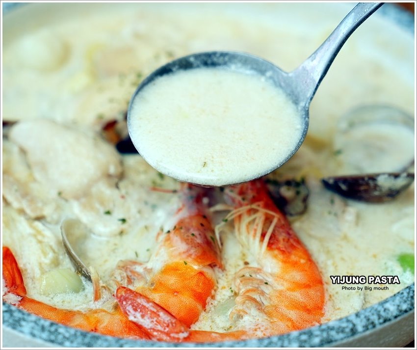 【桃園美食】義匠義式湯麵．義大利湯麵香濃美味，料多實在，澎湃大碗!