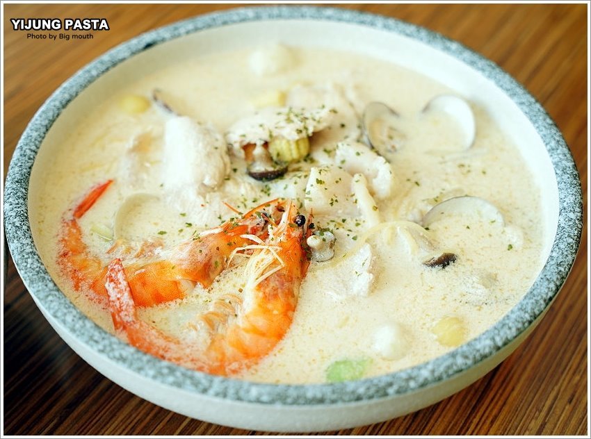 【桃園美食】義匠義式湯麵．義大利湯麵香濃美味，料多實在，澎湃大碗!