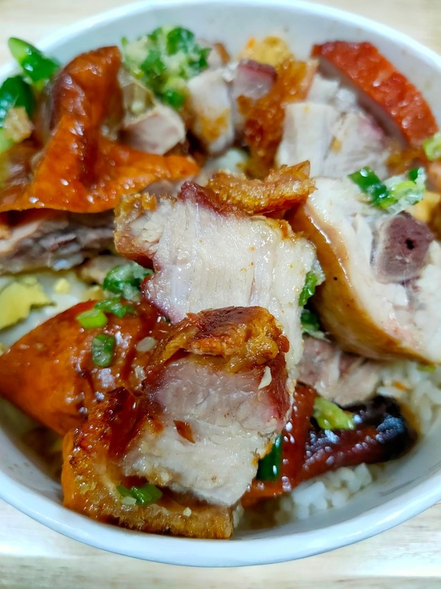 桃園中壢美食-老楊燒臘-轉換門面重新出發，我心目中第一名脆皮燒肉回來了 @民宿女王芽月-美食.旅遊.全台趴趴走