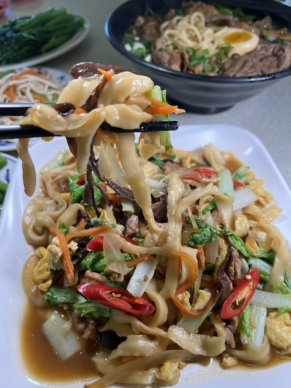 【台灣，嘉義市，東區】來吃一碗冠軍牛肉麵～半畝田北方麵食館。（嘉義美食/嘉義東區美食）