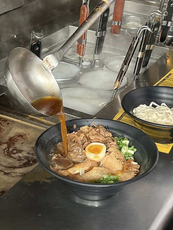 【台灣，嘉義市，東區】來吃一碗冠軍牛肉麵～半畝田北方麵食館。（嘉義美食/嘉義東區美食）