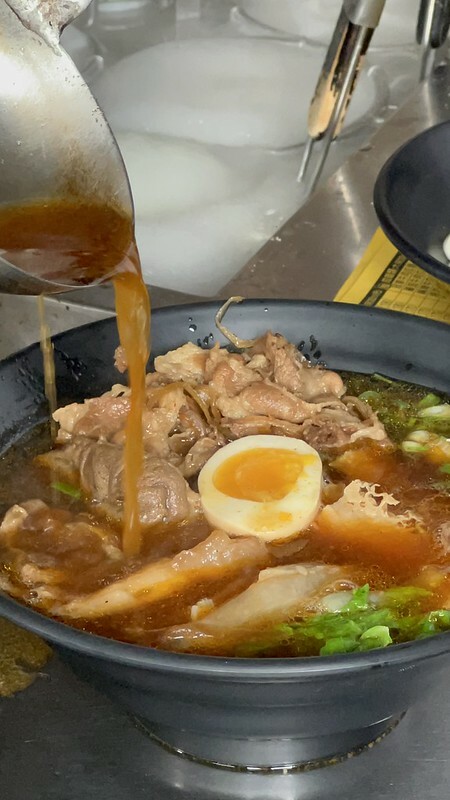 【台灣，嘉義市，東區】來吃一碗冠軍牛肉麵～半畝田北方麵食館。（嘉義美食/嘉義東區美食）