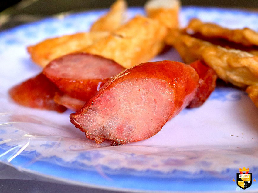 台南黑輪攤／每日限量只賣5小時／木炭烘烤飄香20年／在地人的台式下午茶／老饕就愛這一味／銅板美食CP值高／關東煮湯頭+古早味紅茶無限暢飲喝到飽