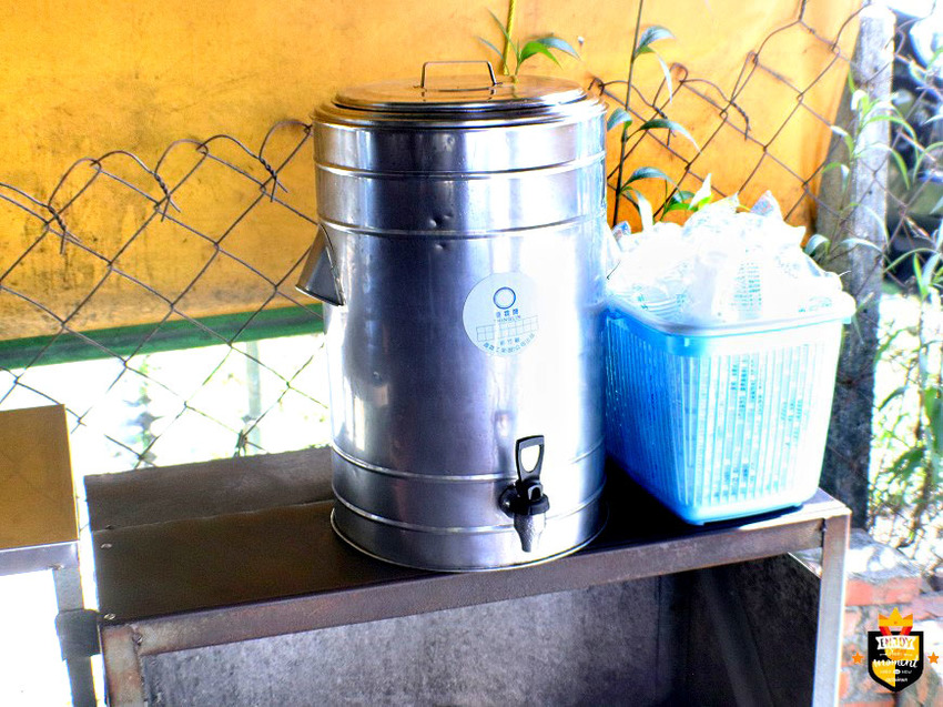 台南黑輪攤／每日限量只賣5小時／木炭烘烤飄香20年／在地人的台式下午茶／老饕就愛這一味／銅板美食CP值高／關東煮湯頭+古早味紅茶無限暢飲喝到飽