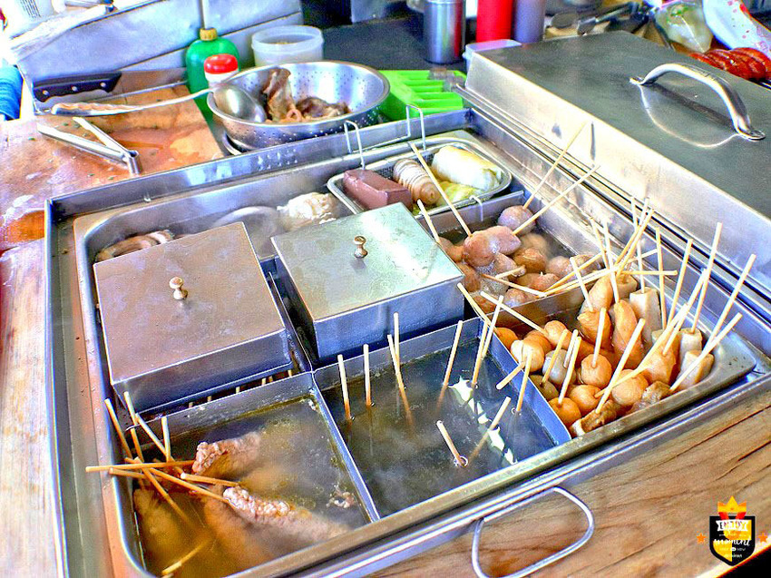 台南黑輪攤／每日限量只賣5小時／木炭烘烤飄香20年／在地人的台式下午茶／老饕就愛這一味／銅板美食CP值高／關東煮湯頭+古早味紅茶無限暢飲喝到飽