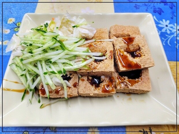 【東區】一品香春捲臭豆腐 獨特又好吃的春捲臭豆腐～台中東區、太平素食銅板美食 近精武車站、馬卡龍公園、