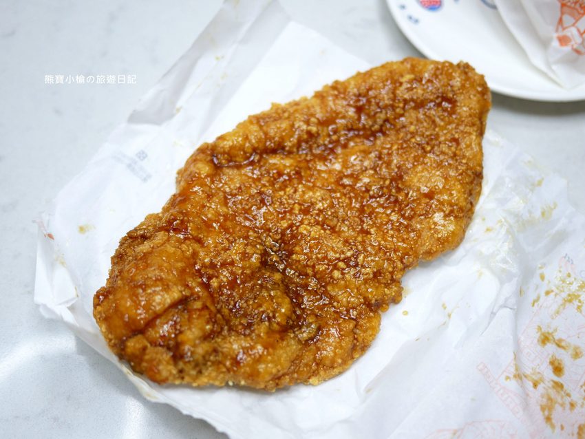 【台中南區美食】雞排本色台中忠孝店,彩色雞排你吃過了嗎?忠孝夜市內人氣雞排店,內文附詳細菜單介紹。 @熊寶小榆の旅遊日記