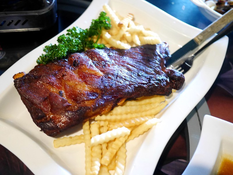 【台中南區美食】雞排本色台中忠孝店，彩色雞排你吃過了嗎？忠孝夜市內人氣雞排店，內文附詳細菜單介紹。 @熊寶小榆の旅遊日記