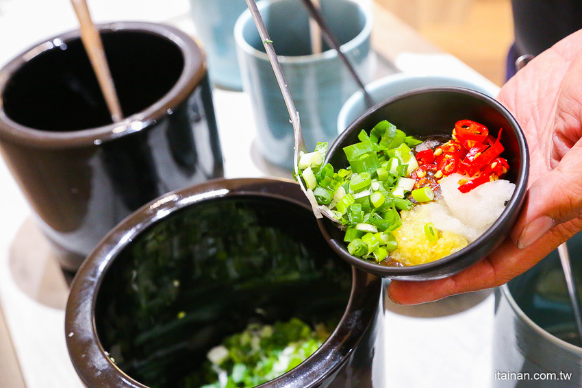 台南火鍋｜台中超人氣網美火鍋店來台南囉!頂級冷藏肉專賣，200多元起跳吃平價有質感火鍋打卡還送肉肉「House V 好室鍋物台南育樂店」 - 台南好Food遊