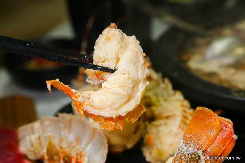 台南火鍋｜台中超人氣網美火鍋店來台南囉!頂級冷藏肉專賣，200多元起跳吃平價有質感火鍋打卡還送肉肉「House V 好室鍋物台南育樂店」 - 台南好Food遊