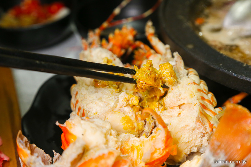 台南火鍋｜台中超人氣網美火鍋店來台南囉!頂級冷藏肉專賣，200多元起跳吃平價有質感火鍋打卡還送肉肉「House V 好室鍋物台南育樂店」 - 台南好Food遊