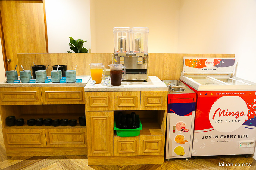 台南火鍋｜台中超人氣網美火鍋店來台南囉!頂級冷藏肉專賣，200多元起跳吃平價有質感火鍋打卡還送肉肉「House V 好室鍋物台南育樂店」 - 台南好Food遊