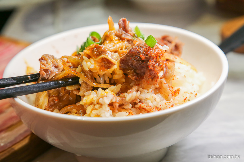 台南火鍋｜台中超人氣網美火鍋店來台南囉!頂級冷藏肉專賣，200多元起跳吃平價有質感火鍋打卡還送肉肉「House V 好室鍋物台南育樂店」 - 台南好Food遊